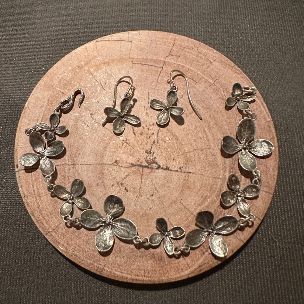 Silver hydrangea flower Jewelry Set: bracelet and earrings